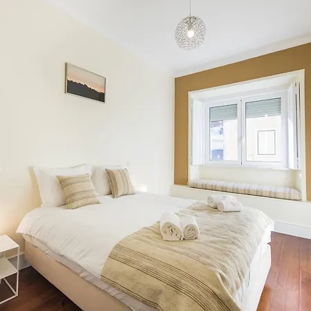 Spacious 4bdr River View *
