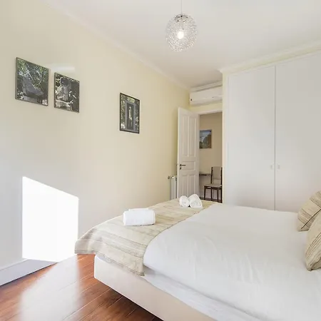 Spacious 4bdr River View Apartment *
