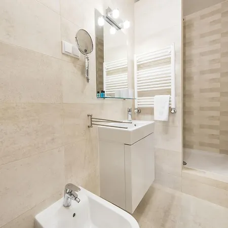 Spacious 4bdr River View Appartamento *
