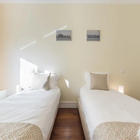 Spacious 4bdr River View