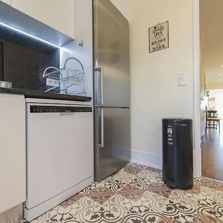 Spacious 4bdr River View Appartamento