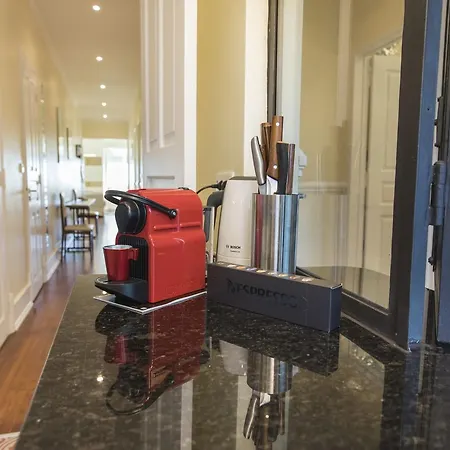 Spacious 4bdr River View Appartamento