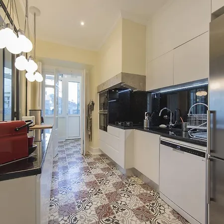 Spacious 4bdr River View Appartamento
