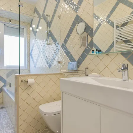 Spacious 4bdr River View
